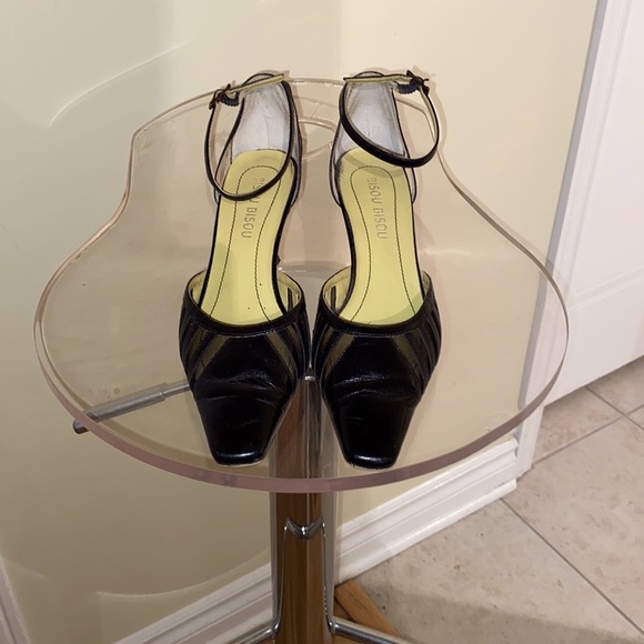 Bisou Bisou  heels, black, nylon mesh inserts / ankle straps w/ buckles 🖤🖤 - Picture 2 of 8